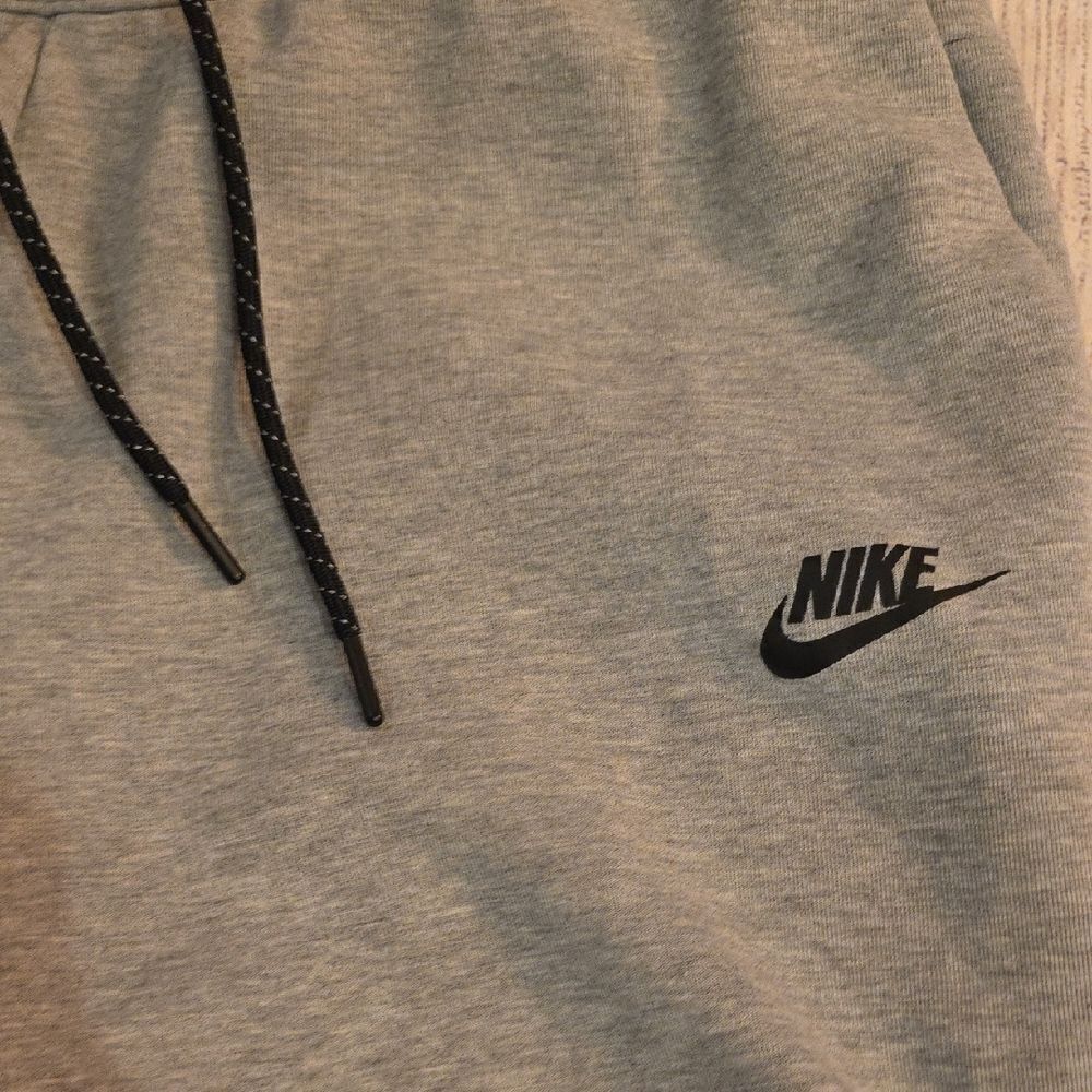Nike Men's Gray Shorts - Picture 3 of 5